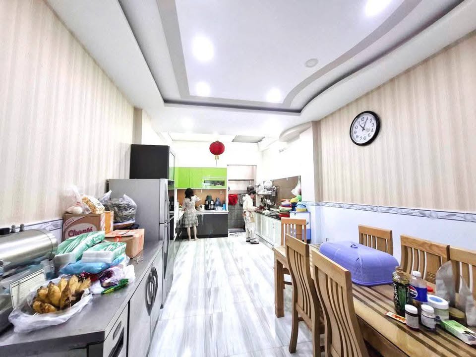 FrontHouse đường CMT8, Tân Bình, 100m² giá 18 tỷ - Vị trí kinh doanh đắc địa!