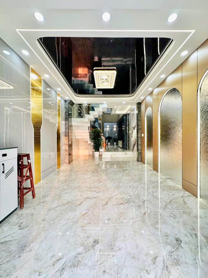 Nhà mặt tiền hẻm 176, Thạnh Xuân, Quận 12, 76m² - Nội thất xịn xò, giá chỉ 7.69 tỷ!