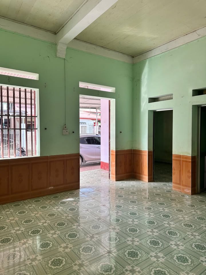 Nhà cấp 4 Đề Thám, Cao Bằng 385m² giá 2 tỷ - Ô tô đỗ cửa, 2 mặt thoáng