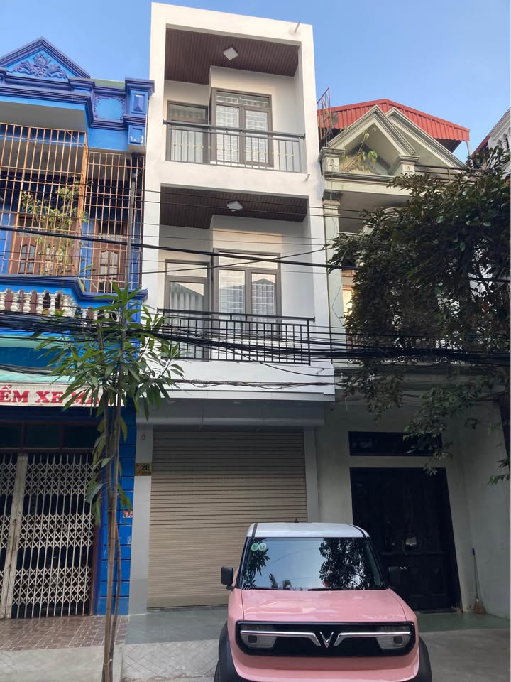 Nhà 3 tầng phố Đội Cung, 114m² giá thỏa thuận - Vị trí đắc địa gần chợ và bệnh viện!