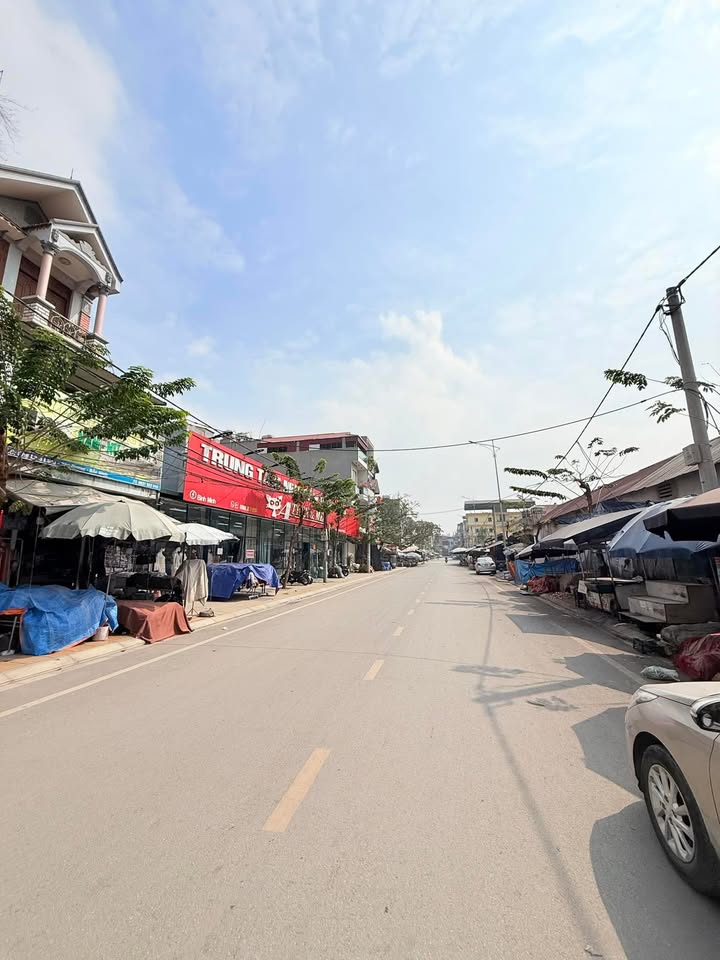 Nhà mặt chợ Lãm Làng, Vân Dương 90m² giá 9 tỷ - Đầu tư sinh lời ngay!