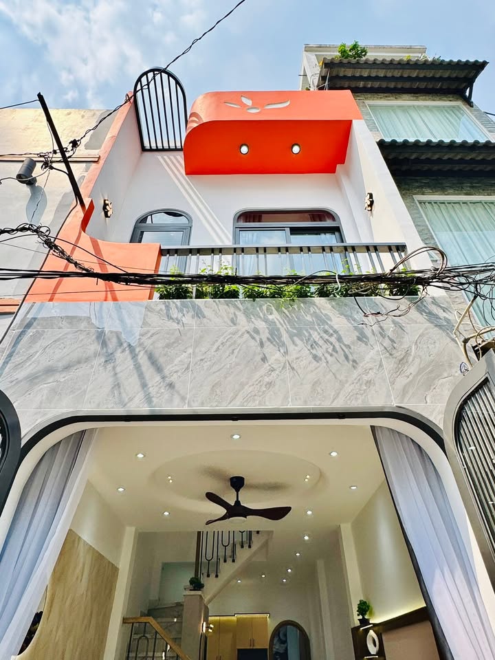 Nhà đẹp 3 phòng ngủ Gò Vấp 33m² giá 5.28 tỷ - Sẵn sàng vào ở ngay!