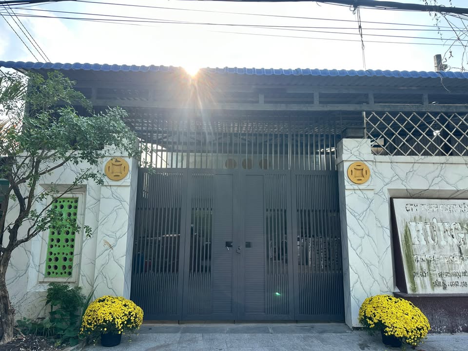 Nhà phố đẹp đường Thạch Ngọc Biên, Trà Vinh 333.5m² giá 3.6 tỷ - Phong thủy tốt, vào ở ngay!