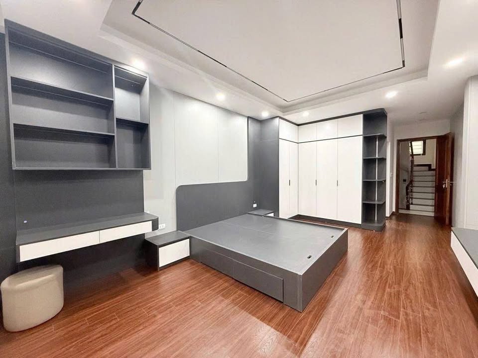 Nhà 6 tầng thang máy ngõ 299 Đường Hoàng Mai 47m² giá 20 tỷ - Kinh doanh sầm uất!
