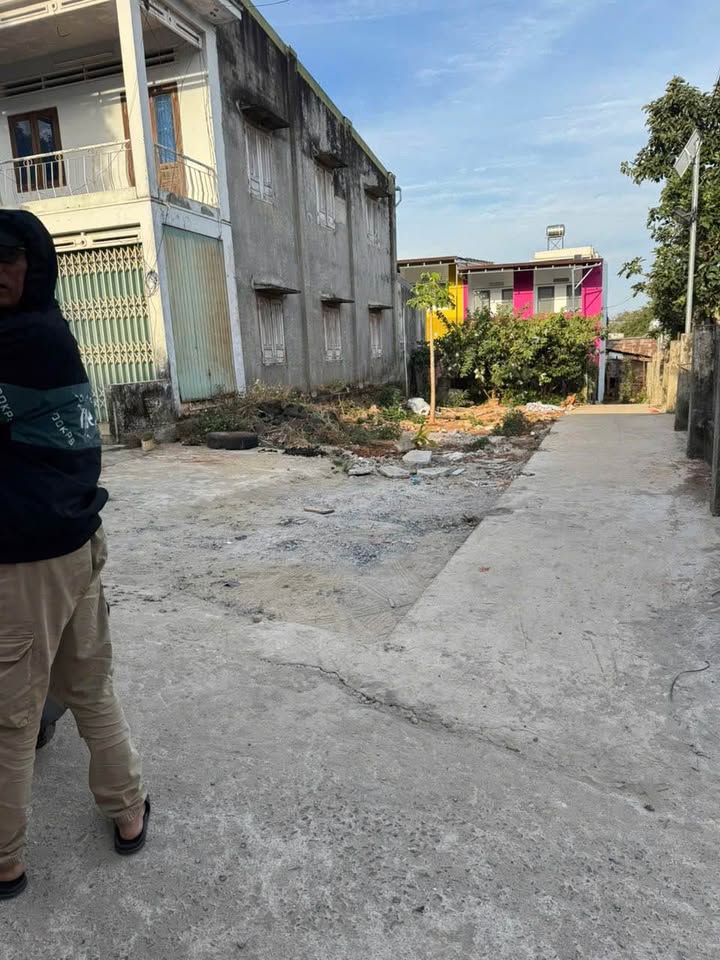 Đất nền Lương Thế Vinh, Buôn Ma Thuột 100m² giá 2 tỷ - Lô góc 2 mặt tiền thuận lợi!