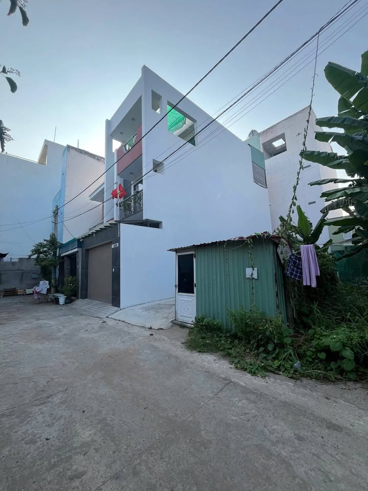 Đất nền Phú Hữu, quận 9, 82.6m² giá chỉ 5.6 tỷ - Sổ đỏ chính chủ!