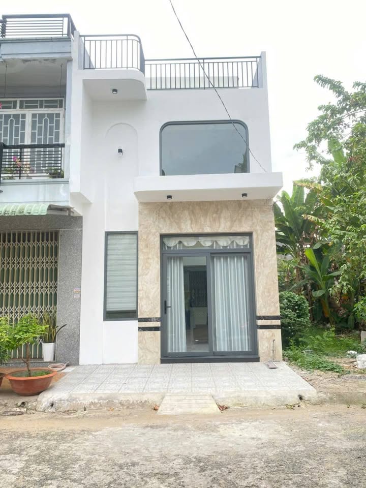 Nhà phố trong KDC P.2, TP. Sa Đéc 58m² giá 2.4 tỷ - Thiết kế sang trọng, sẵn sàng ở ngay!