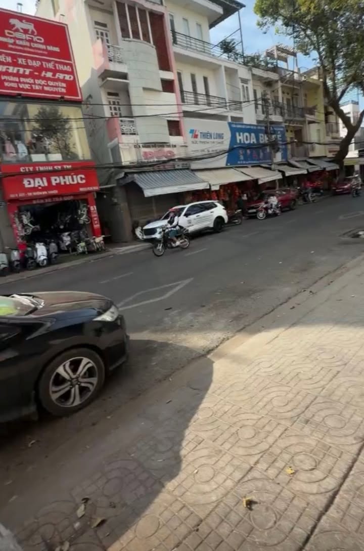 Nhà phố trung tâm Buôn Ma Thuột 40m² giá chỉ 2.35 tỷ - Sổ hồng chính chủ!