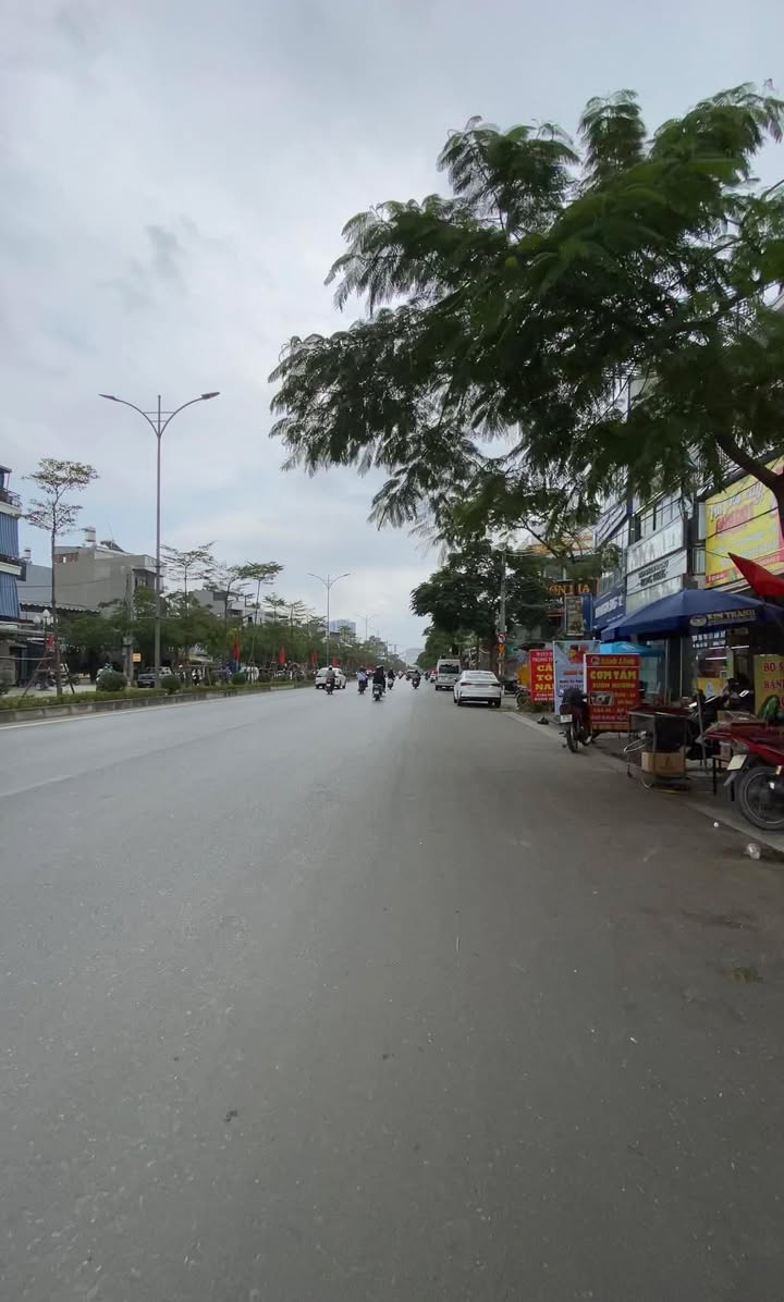 Bán đất mặt phố Hồ Sen, 61m² giá 14 tỷ - Vị trí đắc địa, cơ hội đầu tư tuyệt vời!