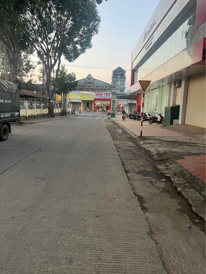 Nhà mặt tiền đường Huỳnh Thúc Kháng, 140m² giá 4.5 tỷ - Đầu tư sinh lời ngay!