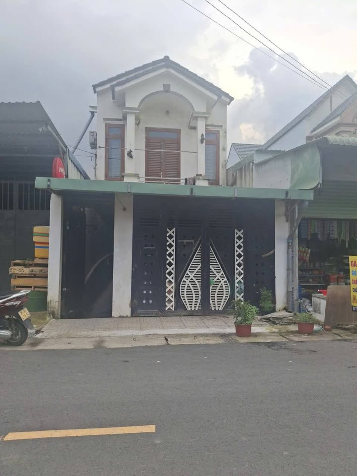 Nhà lầu trệt và dãy trọ Khánh Bình, Tân Uyên, 160m², chỉ 4.5 tỷ - Đầu tư sinh lời!