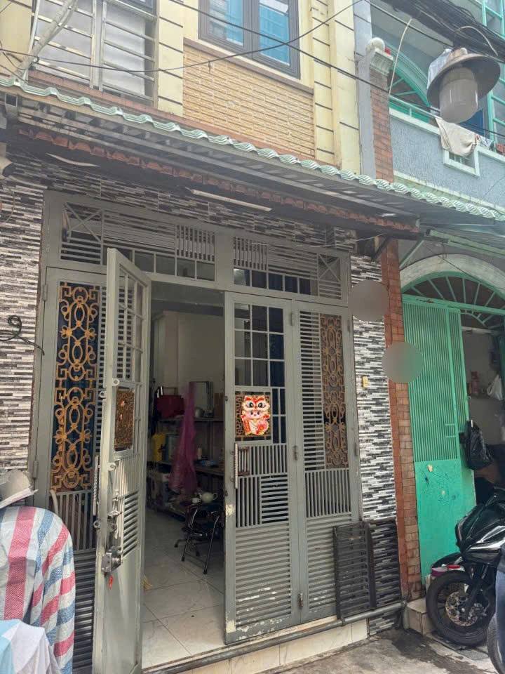 Nhà bán tại Quận 3, 27m² giá 7.5 tỷ - Khu vực sầm uất, tiện ích đầy đủ!