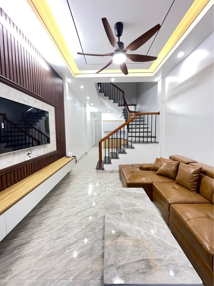 Nhà 3 tầng Đặng Tiến Đông 50m² giá 2.35 tỷ - Sẵn sàng vào ở ngay!