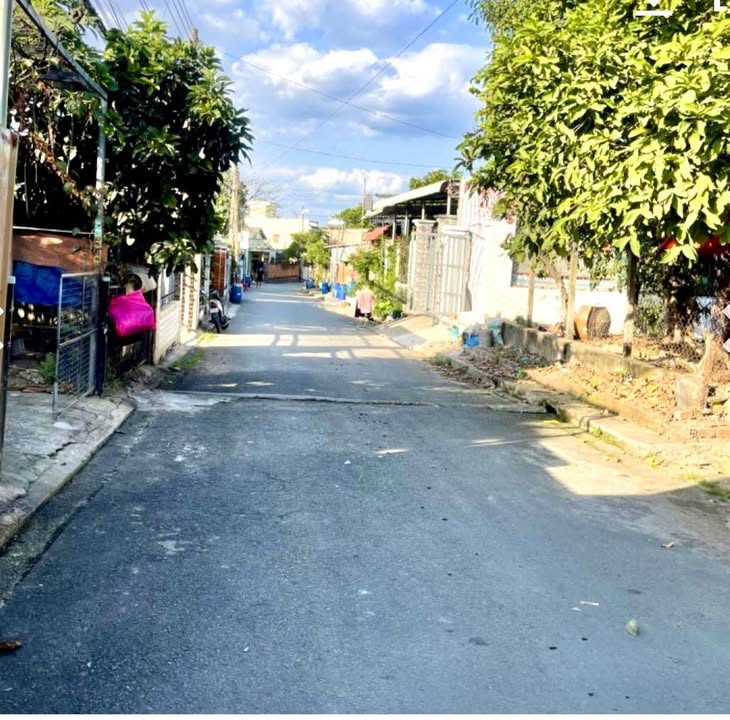 Nhà 1 trệt 1 lầu tại Phường Tân Bình, Dĩ An 74m² giá 3.9 tỷ - Mặt tiền đường nhựa rộng rãi!