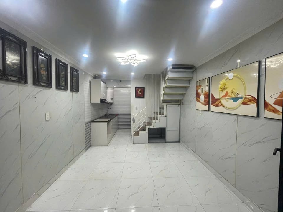 Bán nhà nhỏ xinh tại ngõ 229 Miếu Hai Xã, 20m² chỉ 900 triệu - Gần trường, chợ!