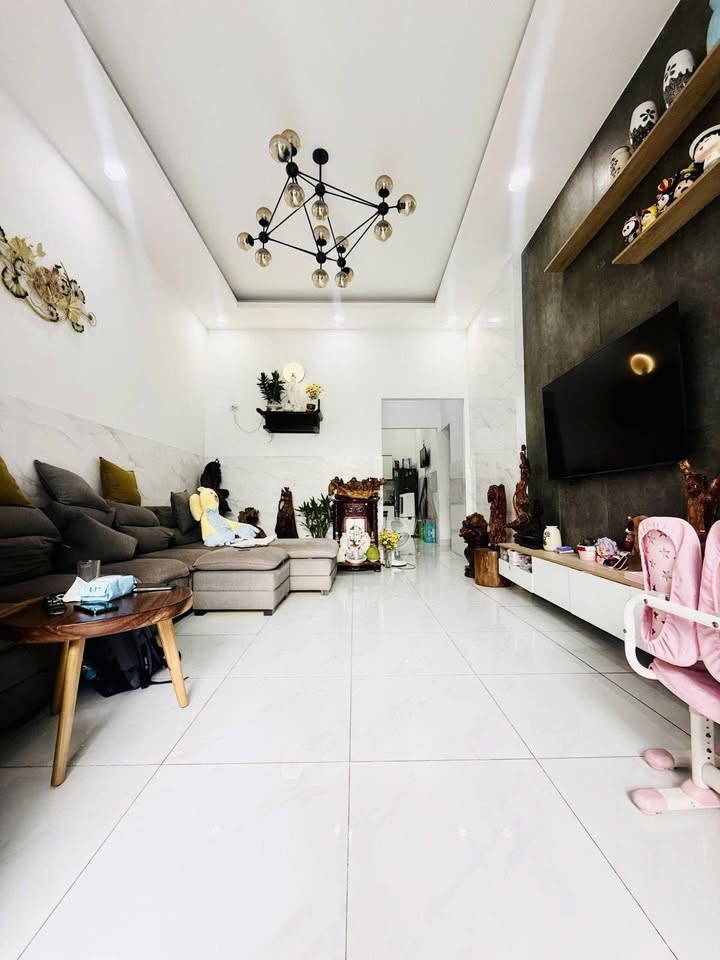 Nhà 2 tầng 106m² hẻm xe hơi Tân Chánh Hiệp Q12 - Chỉ 4 tỷ thương lượng!