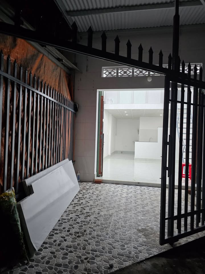 Nhà phố Xã Phú Hòa, Huyện Định Quán, 48m² giá 750 triệu - Thiết kế hiện đại, gần chợ Tân Bình!