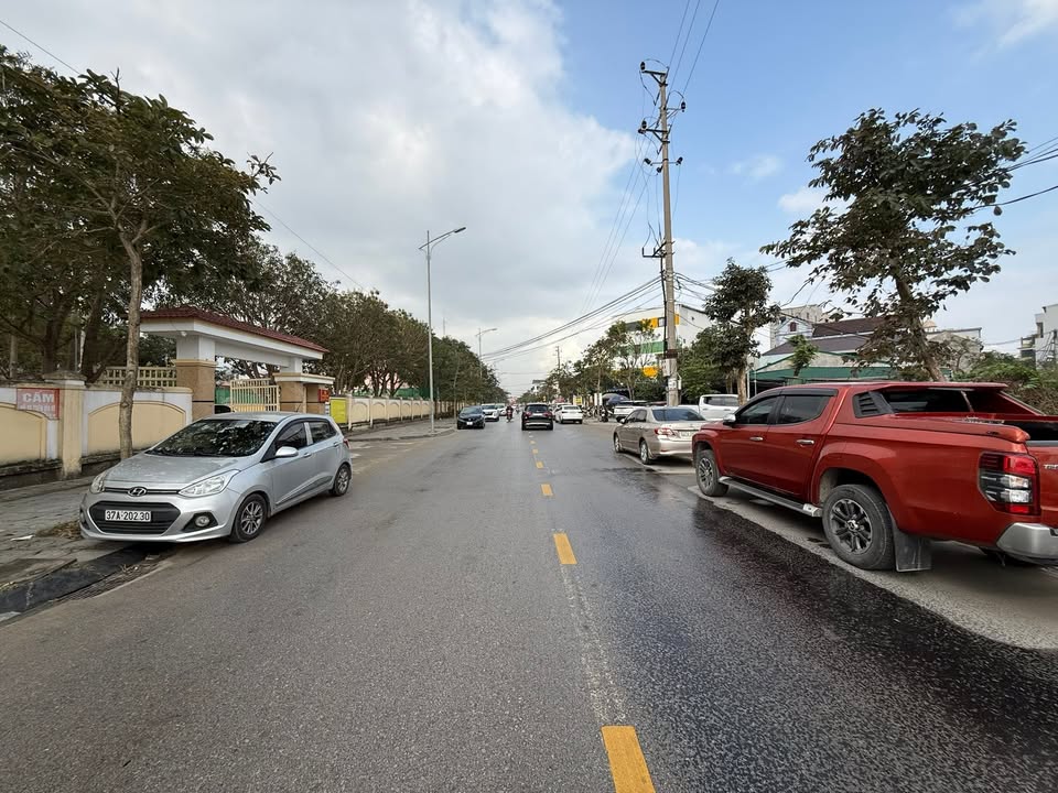 FrontHouse 300m² tại Đường 18M, Phường Quán Bàu - Kinh doanh lý tưởng!