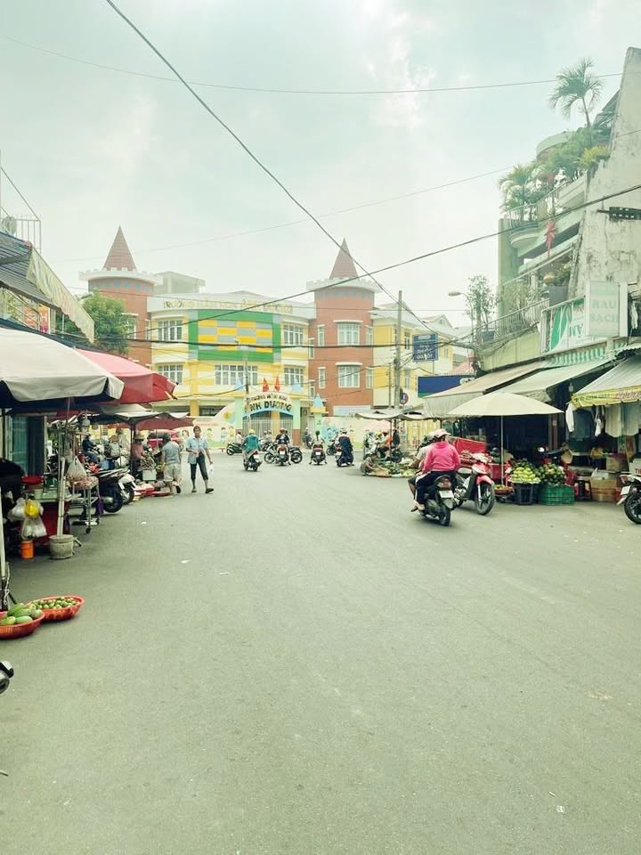 Nhà mặt tiền Quận 10 35m² giá 7 tỷ - Đón Tết ngay tại chợ Nguyễn Tri Phương!