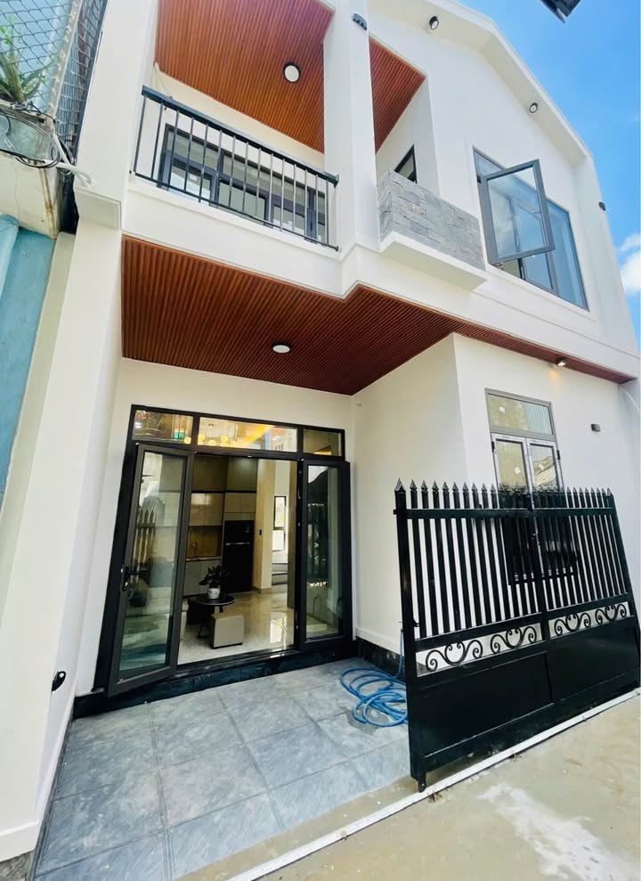 Nhà 2 tầng Kiệt ô tô Ngự Bình, 60m² giá 2.8 tỷ - Gần chợ và trường học!