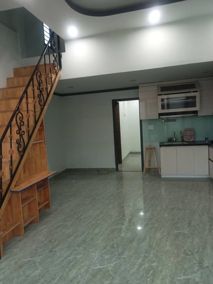 Nhà gác lửng mới bán tại hẻm 17 Nguyễn Viết Xuân, 30m² giá 2.58 tỷ - Ô tô đậu trước nhà!