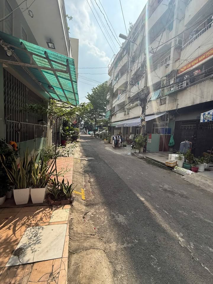 Bán nhà hẻm 7m Đô Đốc Long, Tân Phú, 35m², giá 4 tỷ - Đầu tư sinh lời!