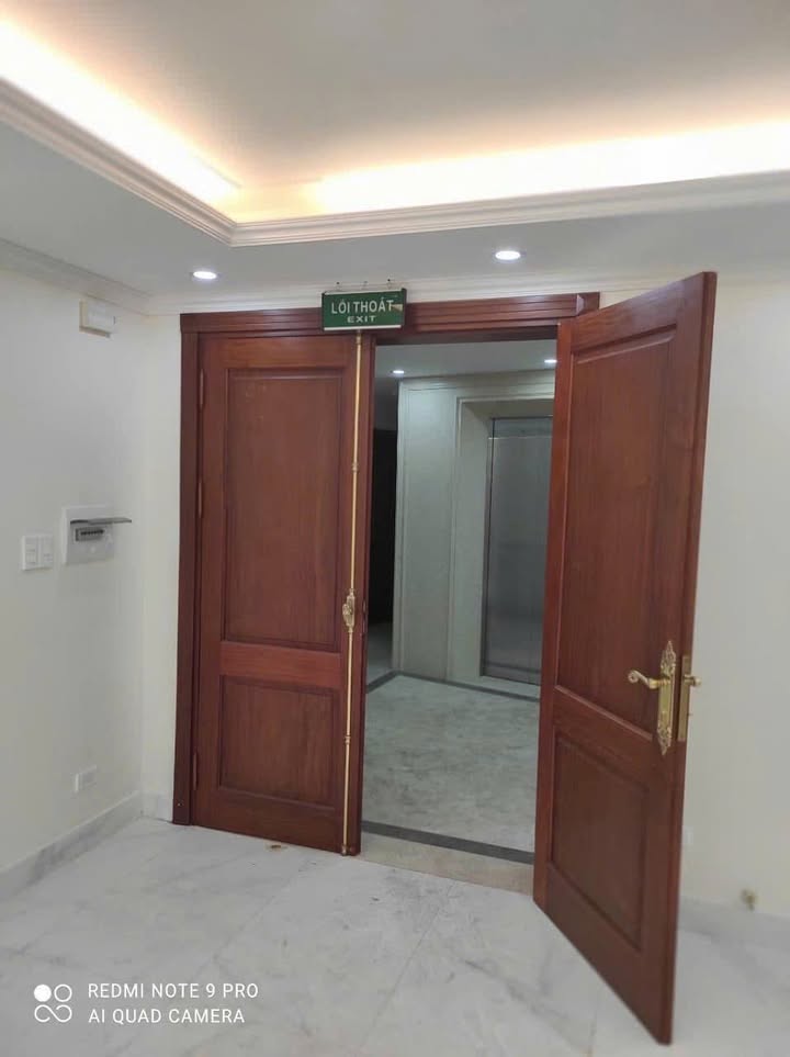 Bán toà nhà mặt phố Xã Đàn 250m² giá 249.9 tỷ - Đầu tư sinh lời hấp dẫn!