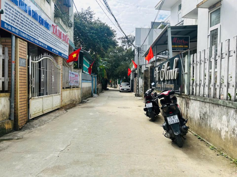 FrontHouse 179 Nguyễn Lộ Trạch 321m² giá 5.2 tỷ - Sát sông Như Ý!