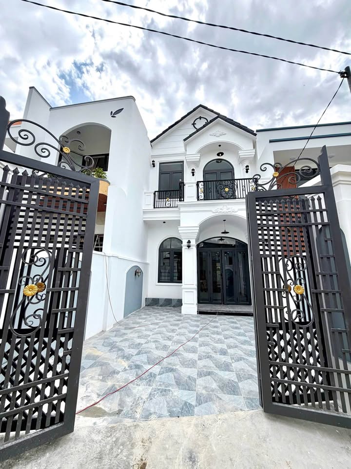 Nhà 2 tầng Xóm Gò 7, Xã Diên Sơn 99m² giá 1.89 tỷ - Thiết kế cổ điển sang trọng!