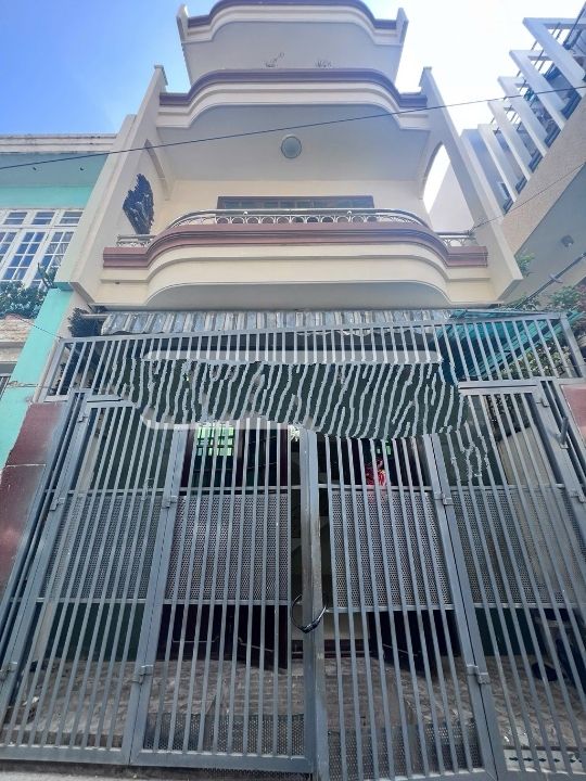 Bán nhà 3 tầng tại trung tâm Hải Châu 75m² giá 6.58 tỷ - Gần tiện ích đầy đủ!