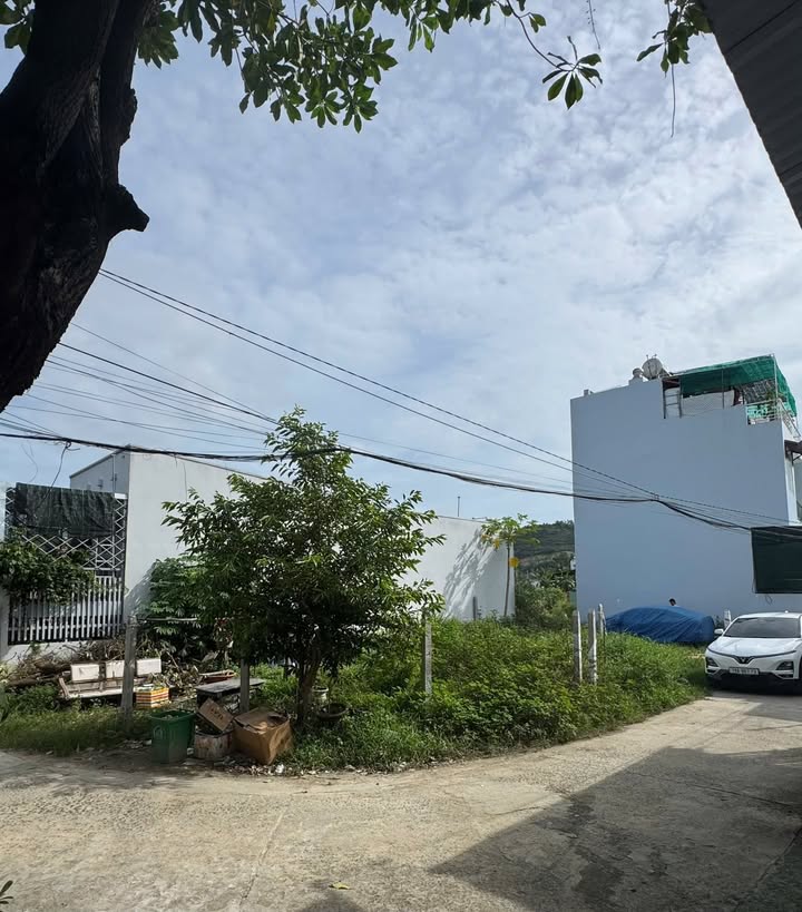 Đất Vĩnh Hiệp Nha Trang 105.8m² giá 2.55 tỷ - Lô góc 2 mặt tiền, xây 4 tầng!