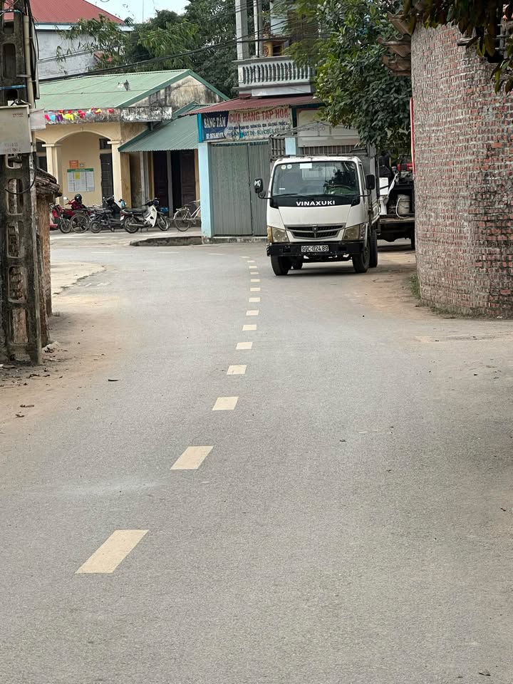 Đất nền kinh doanh mặt đường nhựa Thị trấn Tây Đằng 105m² giá 2 tỷ - Cơ hội đầu tư tuyệt vời!