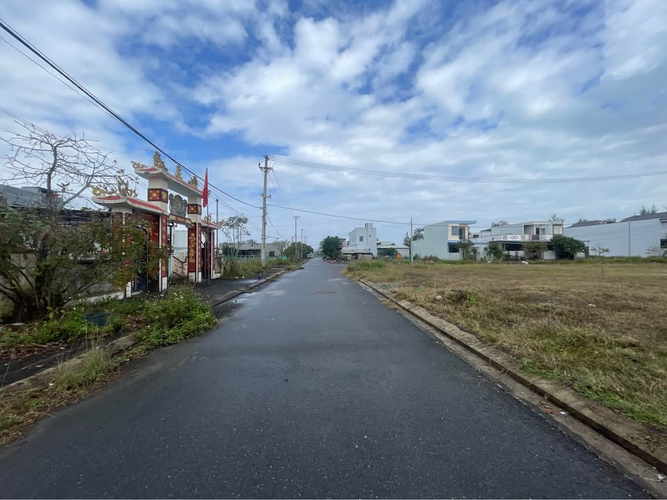 Đất biển Duy Hải 300m² giá 4.XX tỷ - Cơ hội đầu tư tuyệt vời!