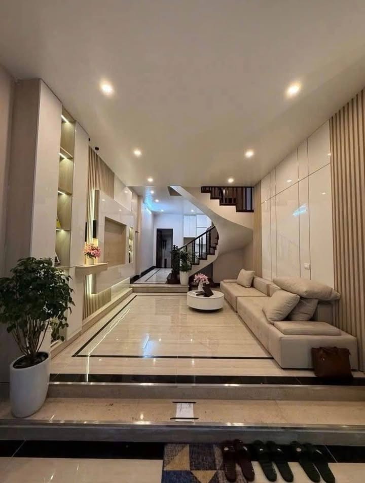 Nhà phố Minh Khai 51,6m² giá 12,5 tỷ - Vị trí đắc địa, thoáng mát!