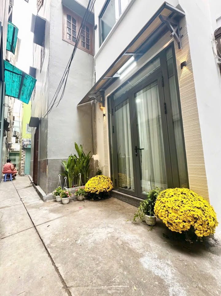 Nhà bán Quận 3 25m² giá 5 tỷ - Full nội thất sang trọng!