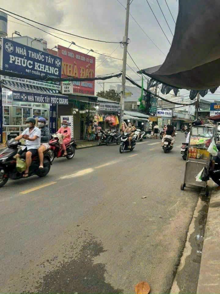 Bán nhà mặt tiền Nguyễn Thị Huê, Hóc Môn, 31m² giá 2.3 tỷ - Kinh doanh sầm uất!