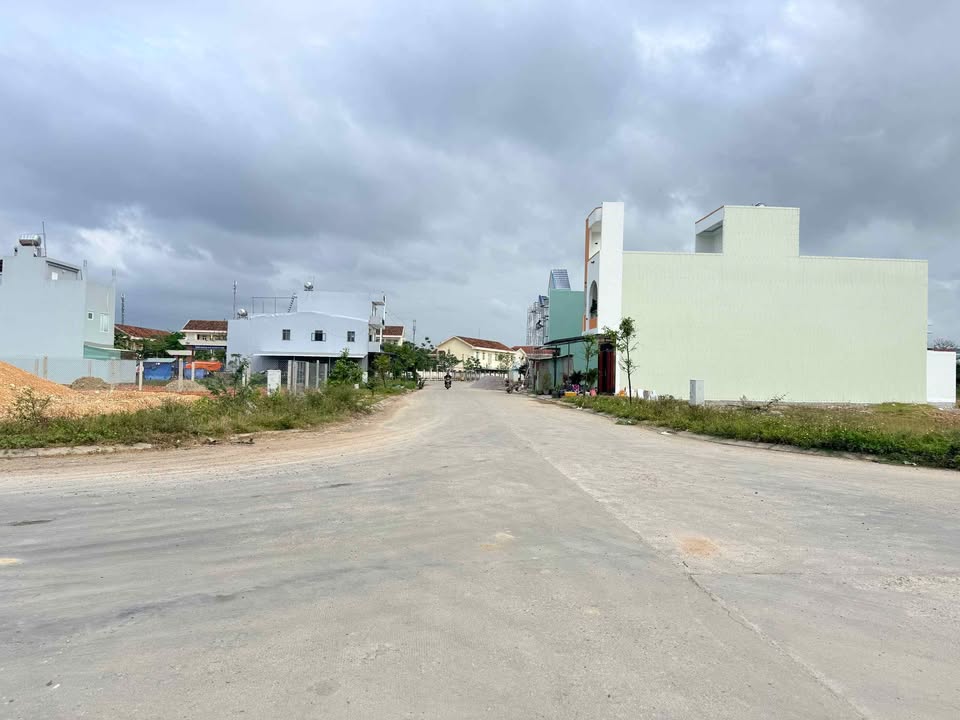 Đất nền liền kề tại khu TĐC Trường Cấp 2, Tuy Phước - Diện tích 121m², giá 2.1 tỷ - Cơ hội đầu tư tốt!
