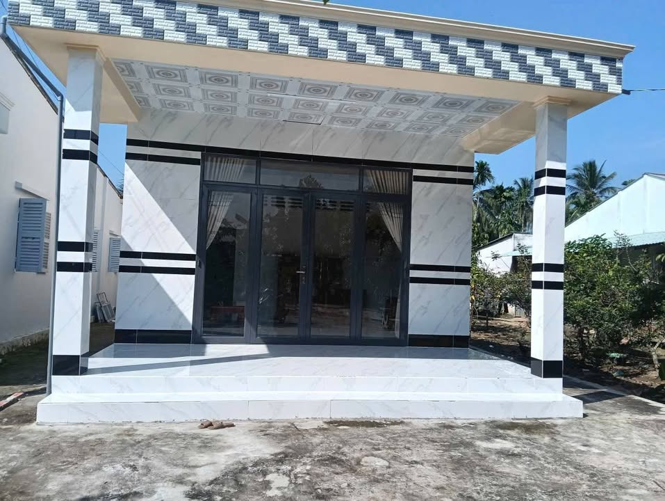 Nhà mặt tiền ấp Ngọn, Hậu Thạnh, 1295.6m² giá 1 tỷ - Sẵn sàng giao dịch ngay!