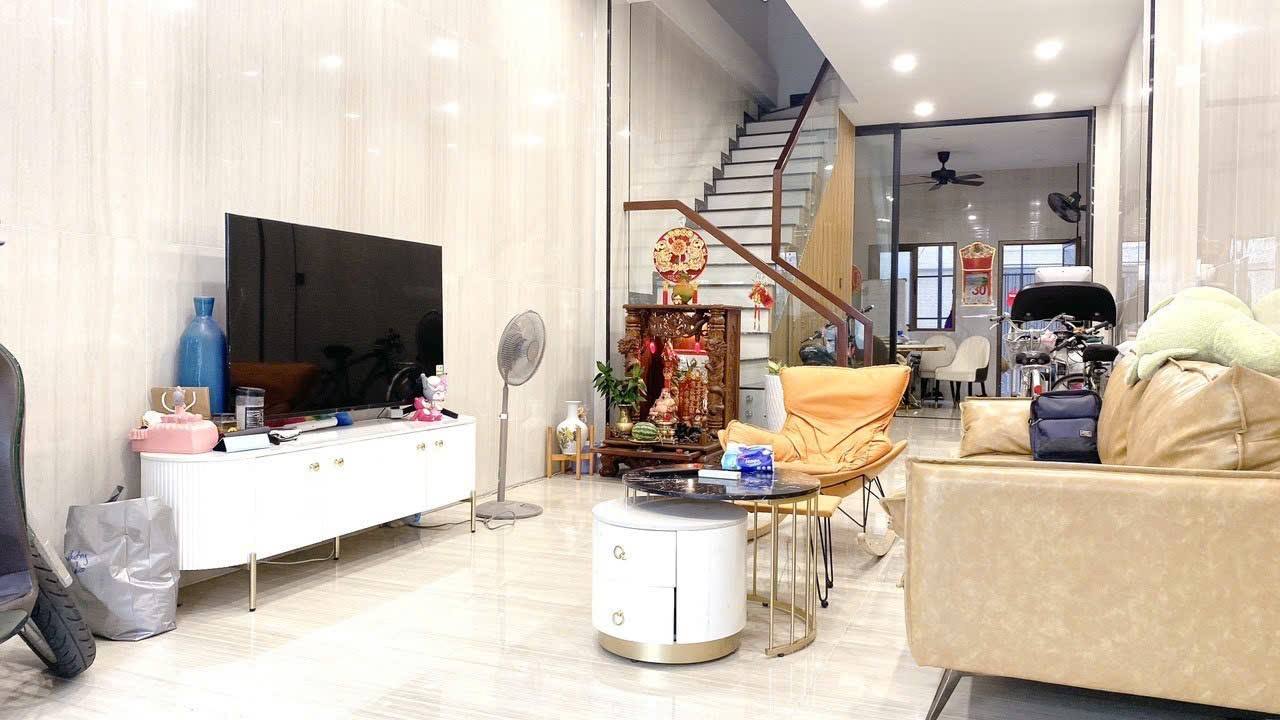 Nhà Mặt Tiền Quận 11 Đường Thái Phiên 57m² giá 17 tỷ - Cơ hội hiếm có!