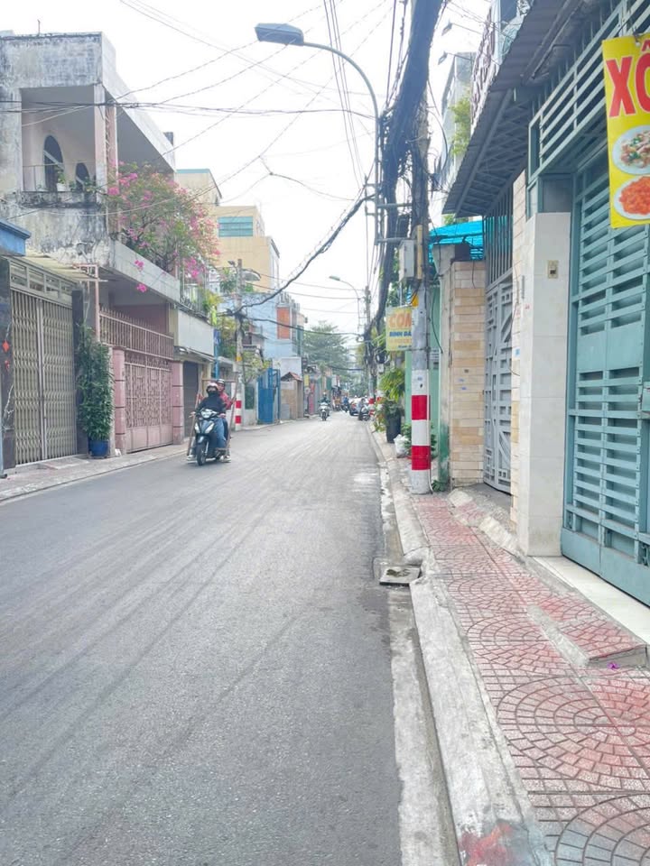 Nhà Phú Nhuận 50m² giá 11.9 tỷ - Hẻm xe hơi thông thoáng, cho thuê ngay!