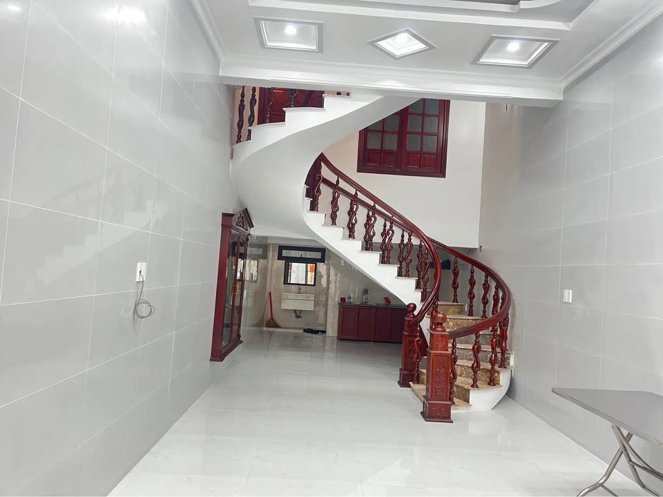 Nhà phố 193 Văn Cao, Hải Phòng 62m² giá 5.1 tỷ - Sân cổng riêng, gần phố Tây