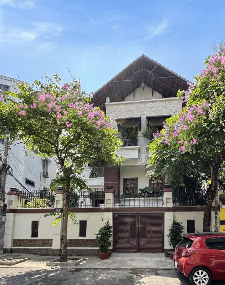 Biệt thự Đinh Bộ Lĩnh, Bình Thạnh 303m² giá 62 tỷ - Khu an ninh, tiện ích đầy đủ!