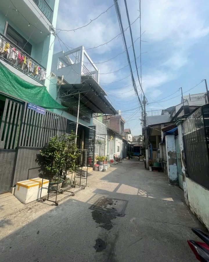 Nhà 2 Tầng 48m² giá 3.78 tỷ - Sổ hồng riêng, xe hơi vào tận nhà!