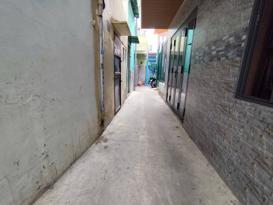 Nhà 2 tầng Hẻm Hùng Vương, Nha Trang 33.8m² giá 3.5 tỷ - Cách biển chỉ vài bước!