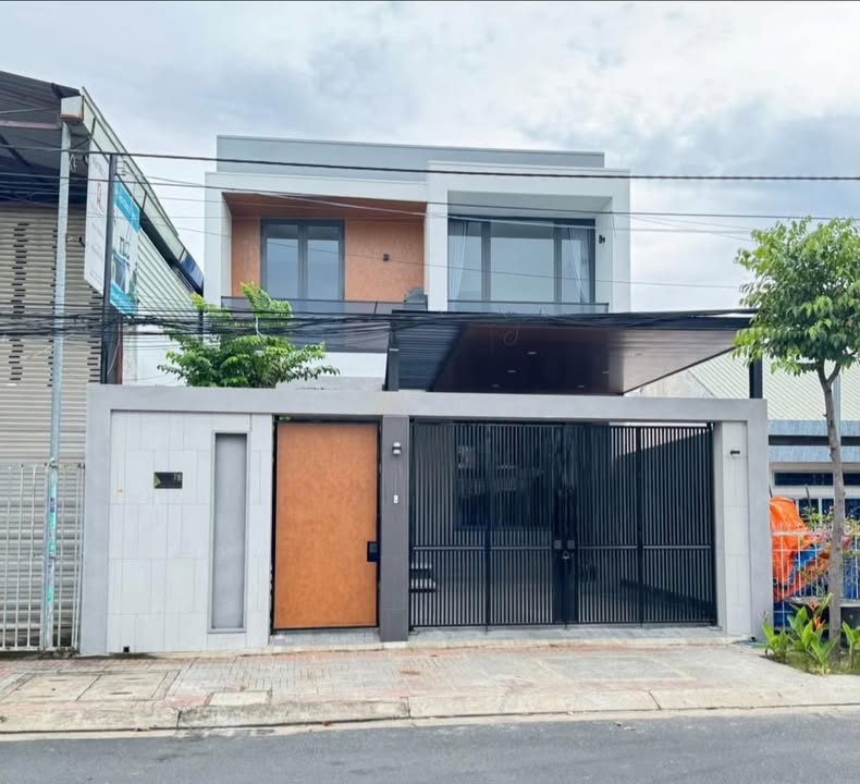 Nhà Biệt Thự Đẹp Phường Phước Trung 217m² giá 7.5 tỷ - Sẵn sàng vào ở ngay!