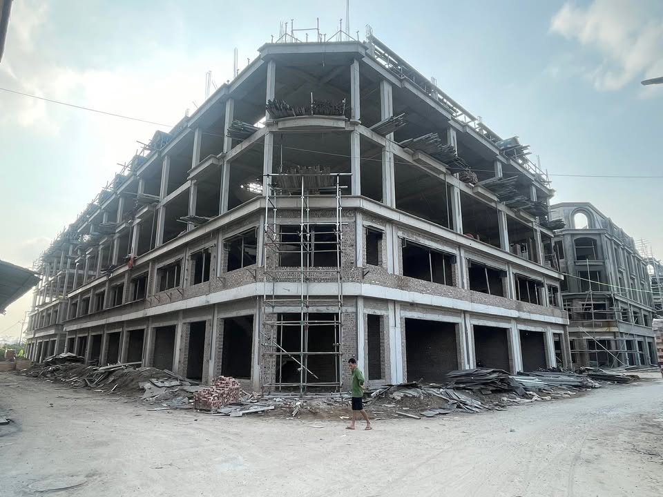 Townhouse liền kề Trằm Sen, Thanh Oai 75m² giá 6 tỷ - Thiết kế sang trọng, thang máy hiện đại!