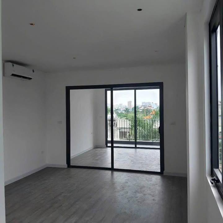 Nhà mới Lạc Long Quân, Nhật Tân, 62.7m² giá tốt - Bán nhanh!