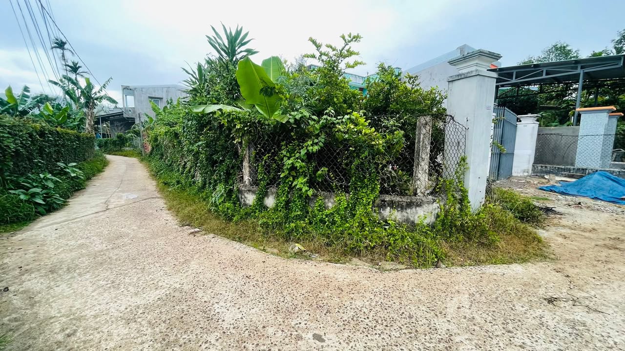 Đất nền lô góc 2 mặt đường Phổ Trạch, Phước Thuận 100m² giá chỉ 700 triệu - Cơ hội đầu tư tuyệt vời!