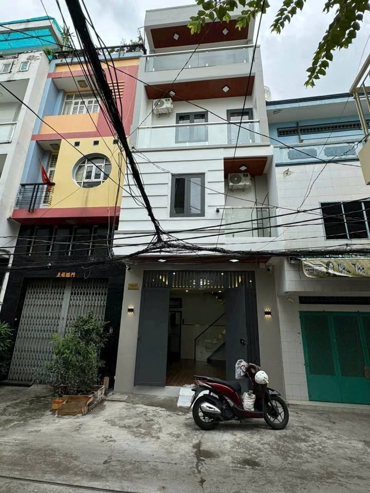 Nhà phố Lạc Long Quân Quận 11 42m² giá 8.8 tỷ - Đầu tư sinh lời ngay!