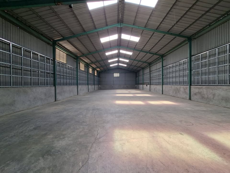 Kho xưởng Dĩ An 400m² giá 9 tỷ - Mặt tiền đường nhựa lớn, thuận tiện xe công